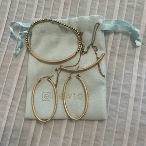 ENewton set, bracelet, necklace and earrings! Gold